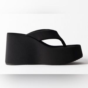 Zara - platform thong sandals - black - size 6.5 - never worn